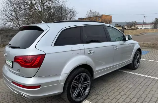 AUDI Q7 