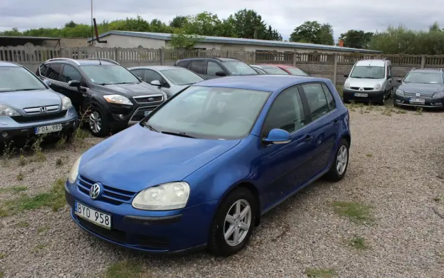 VOLKSWAGEN Golf 