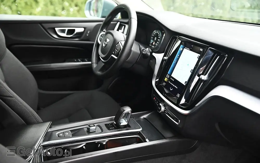 VOLVO V60 B4 D Geartronic Momentum Pro
