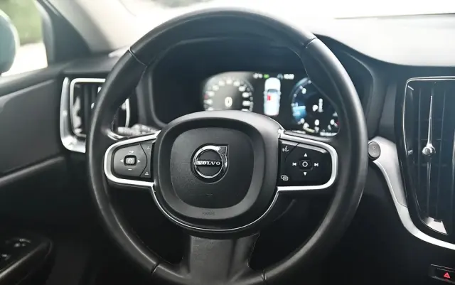 VOLVO V60 B4 D Geartronic Momentum Pro