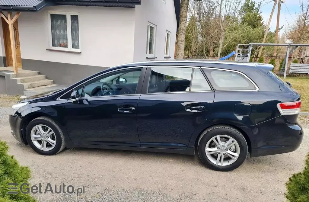 TOYOTA Avensis 