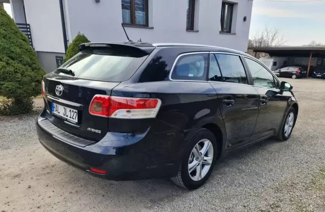 TOYOTA Avensis 
