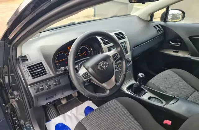 TOYOTA Avensis 