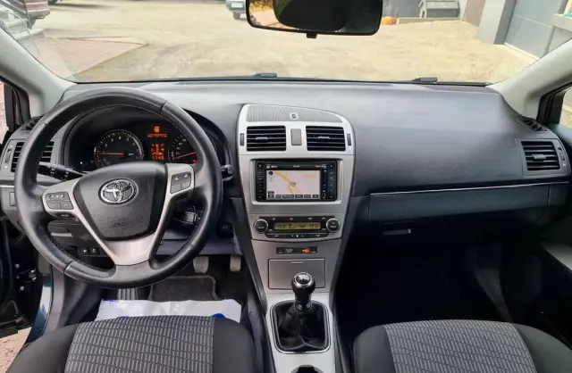 TOYOTA Avensis 