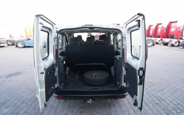 RENAULT TRAFIC 125 DCI  / BUS / 9 MIEJSC / 2017 ROK / POLSKI SALON / SERWISOWANY 