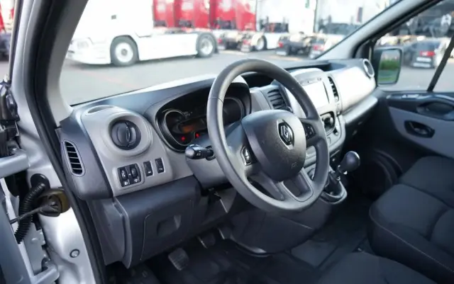 RENAULT TRAFIC 125 DCI  / BUS / 9 MIEJSC / 2017 ROK / POLSKI SALON / SERWISOWANY 