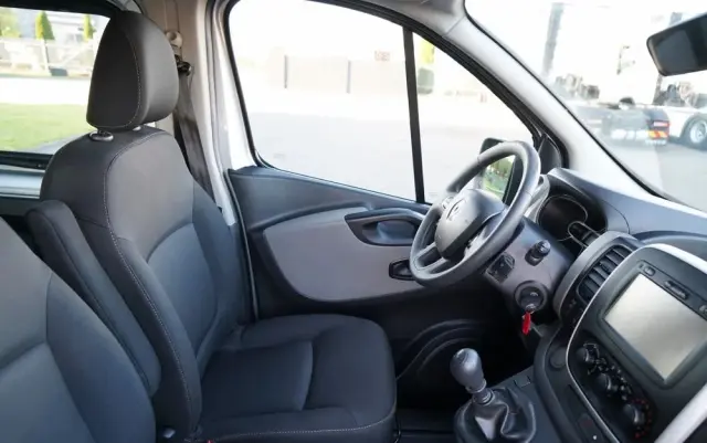 RENAULT TRAFIC 125 DCI  / BUS / 9 MIEJSC / 2017 ROK / POLSKI SALON / SERWISOWANY 