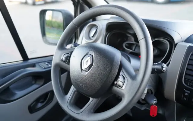 RENAULT TRAFIC 125 DCI  / BUS / 9 MIEJSC / 2017 ROK / POLSKI SALON / SERWISOWANY 