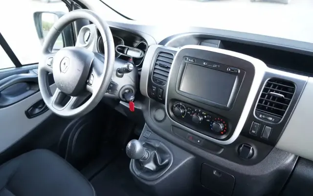 RENAULT TRAFIC 125 DCI  / BUS / 9 MIEJSC / 2017 ROK / POLSKI SALON / SERWISOWANY 