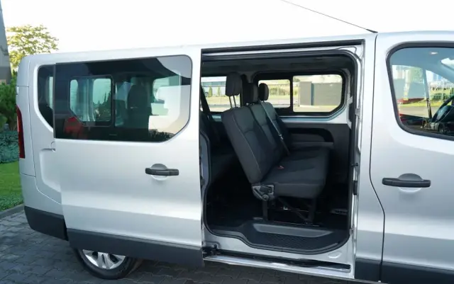 RENAULT TRAFIC 125 DCI  / BUS / 9 MIEJSC / 2017 ROK / POLSKI SALON / SERWISOWANY 