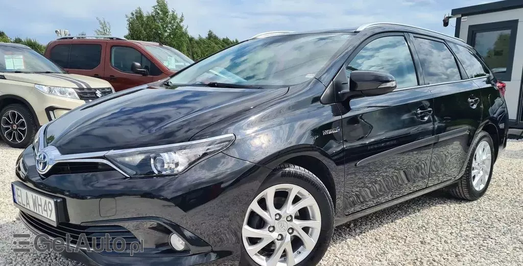 TOYOTA Auris 