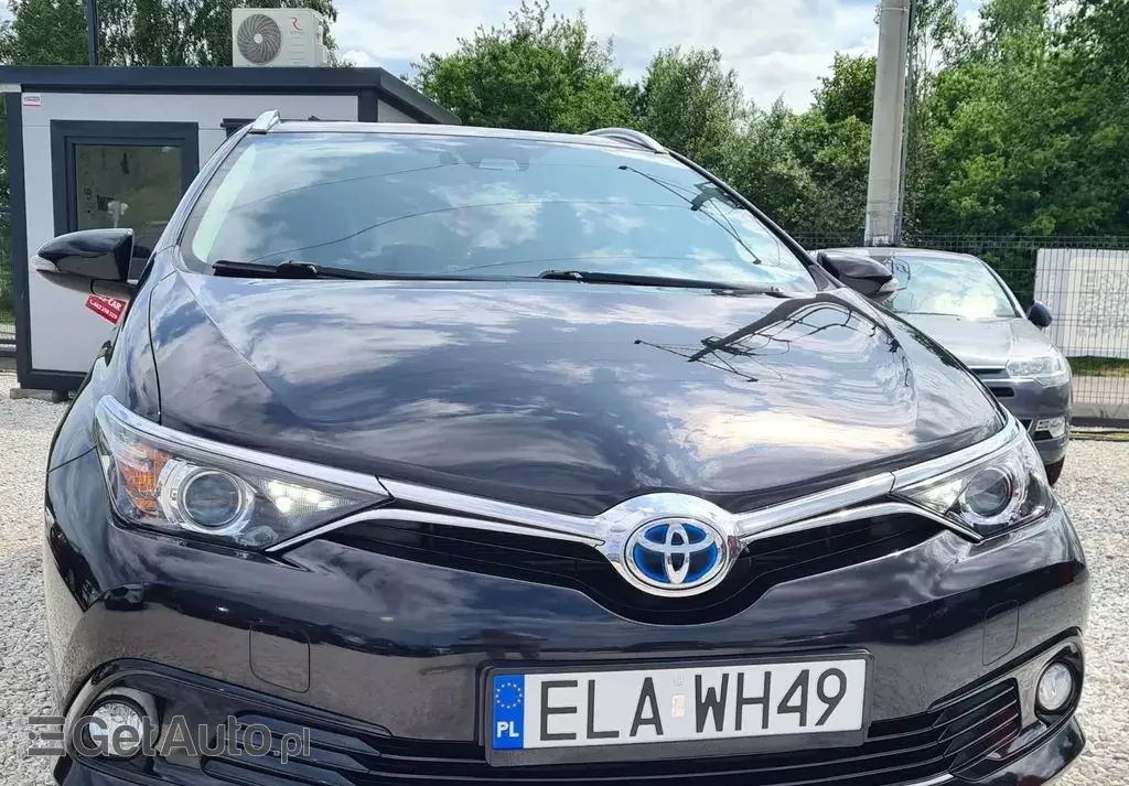TOYOTA Auris 