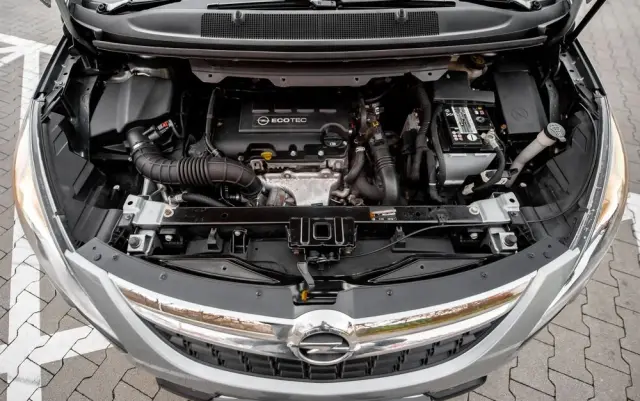 OPEL Zafira 1.4 T Cosmo