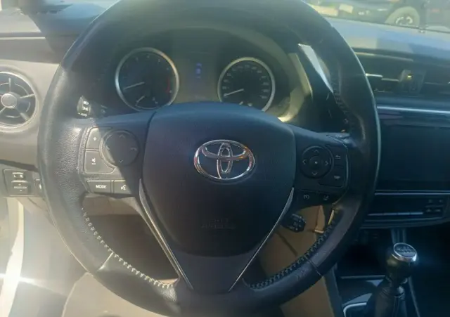 TOYOTA Corolla 1.6 Prestige