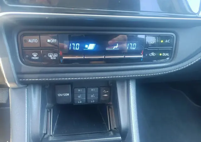 TOYOTA Corolla 1.6 Prestige