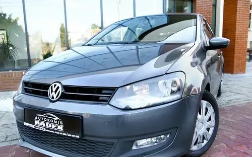 VOLKSWAGEN Polo 