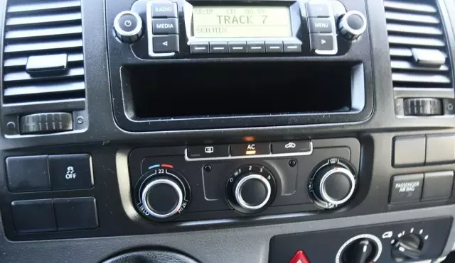 VOLKSWAGEN TRANSPORTER 