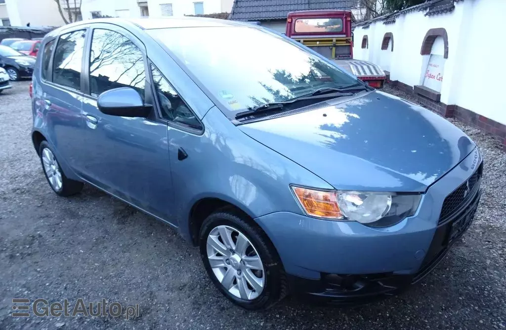 MITSUBISHI Colt 