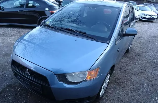 MITSUBISHI Colt 