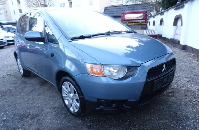 MITSUBISHI Colt 
