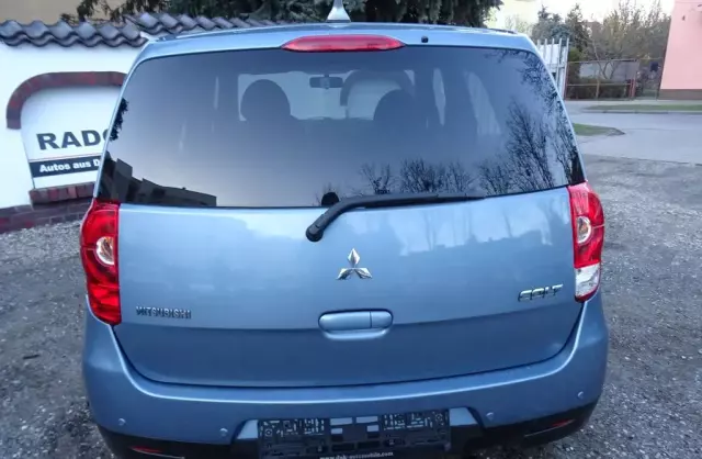 MITSUBISHI Colt 