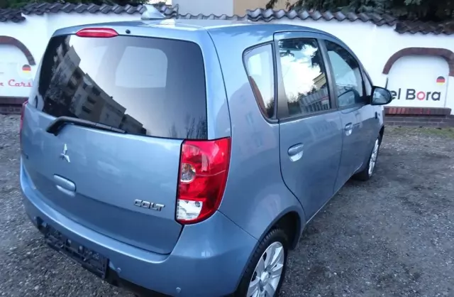 MITSUBISHI Colt 
