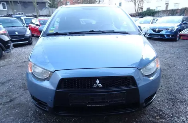 MITSUBISHI Colt 