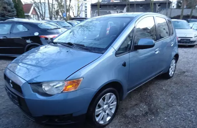 MITSUBISHI Colt 
