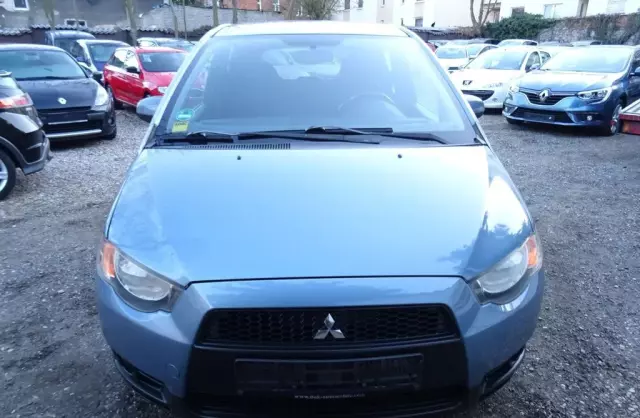 MITSUBISHI Colt 