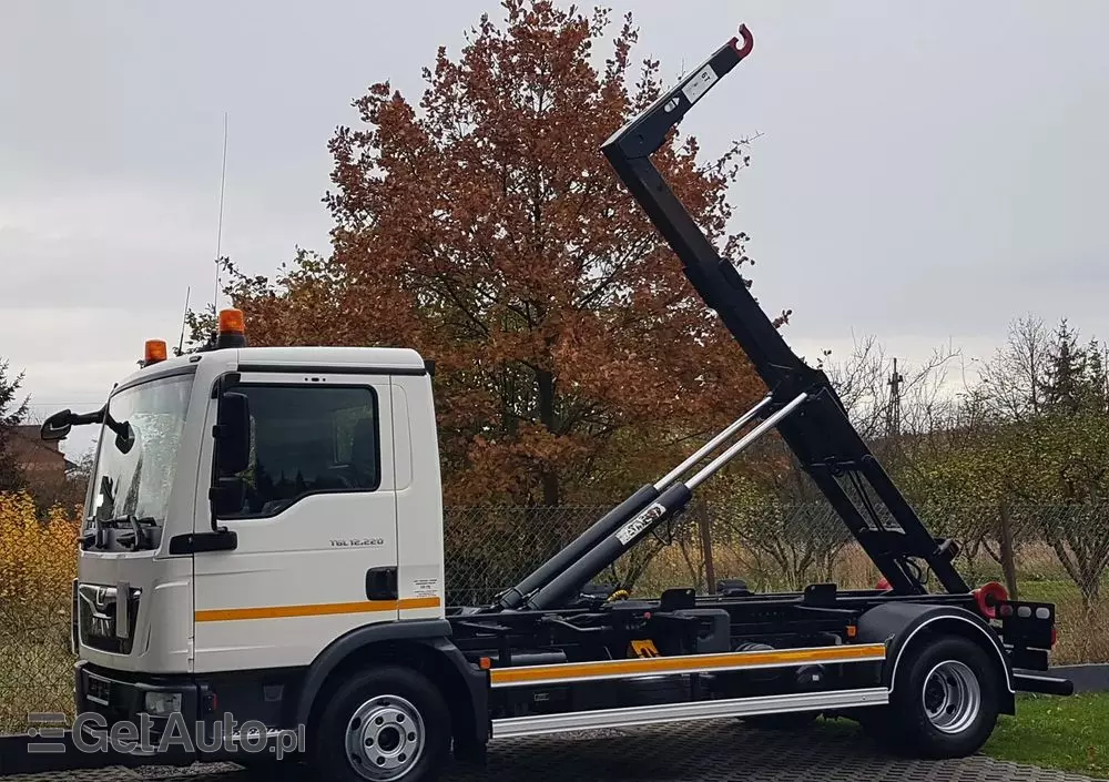 MAN TGL 12.220 HAKOWIEC 4x2 KLIMA HAKOWIEC DO KONTENERÓW 