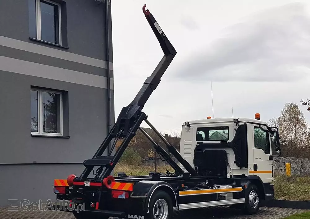 MAN TGL 12.220 HAKOWIEC 4x2 KLIMA HAKOWIEC DO KONTENERÓW 