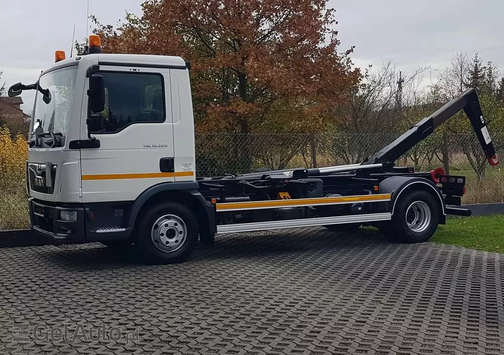 MAN TGL 12.220 HAKOWIEC 4x2 KLIMA HAKOWIEC DO KONTENERÓW 