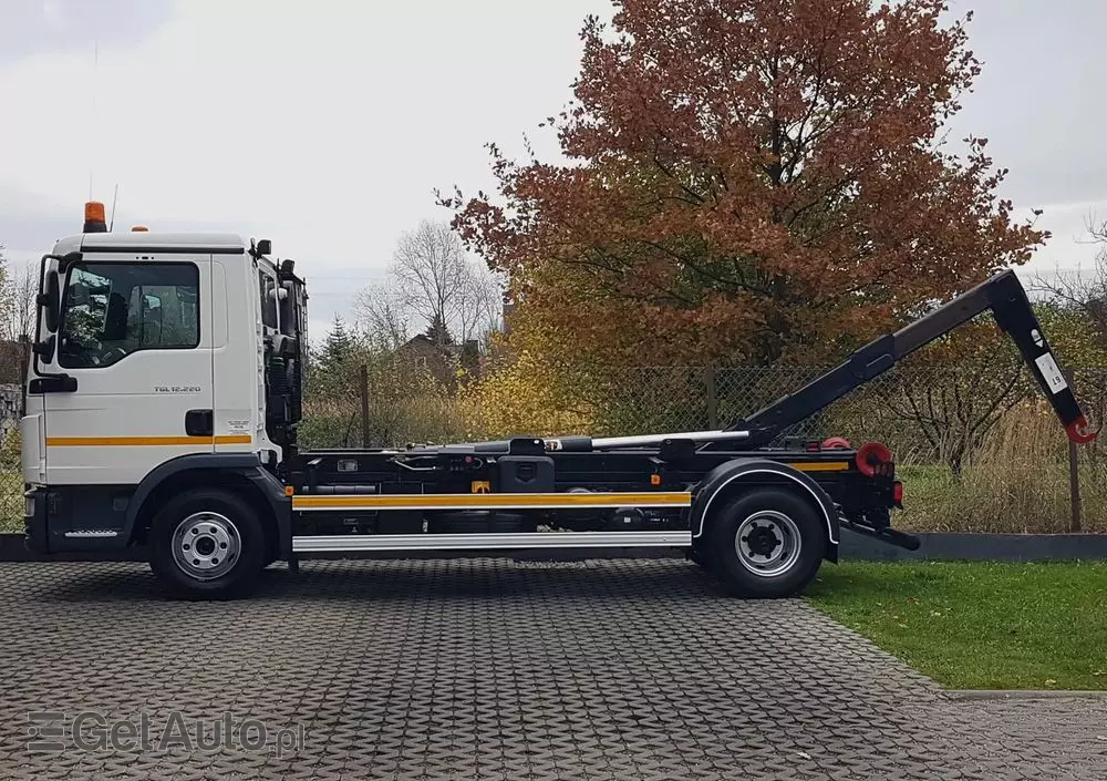 MAN TGL 12.220 HAKOWIEC 4x2 KLIMA HAKOWIEC DO KONTENERÓW 