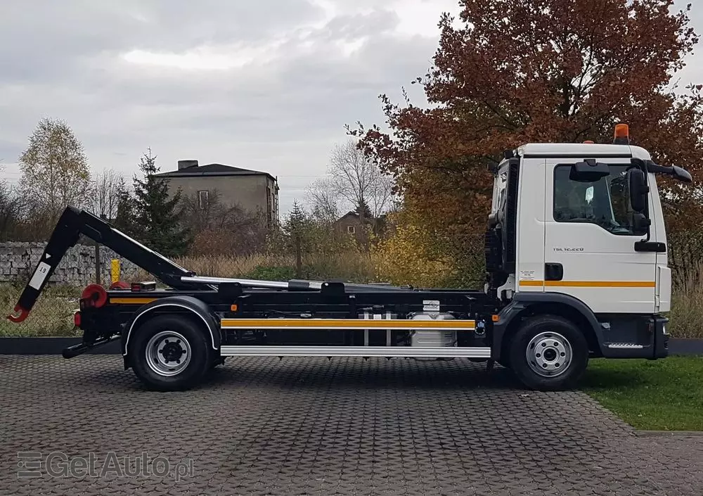 MAN TGL 12.220 HAKOWIEC 4x2 KLIMA HAKOWIEC DO KONTENERÓW 