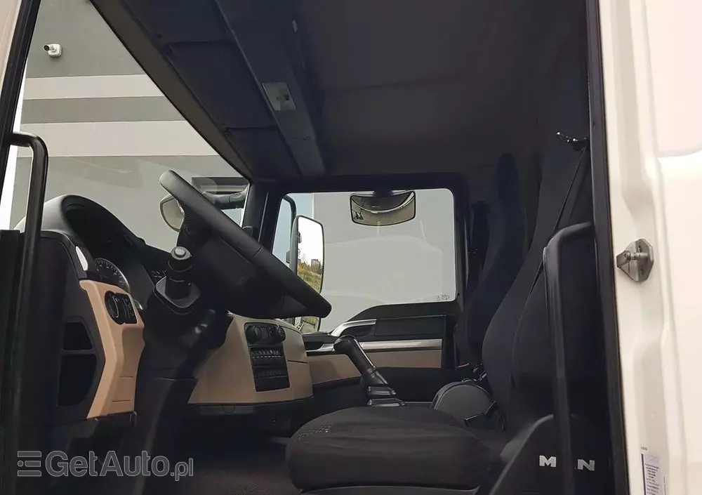 MAN TGL 12.220 HAKOWIEC 4x2 KLIMA HAKOWIEC DO KONTENERÓW 