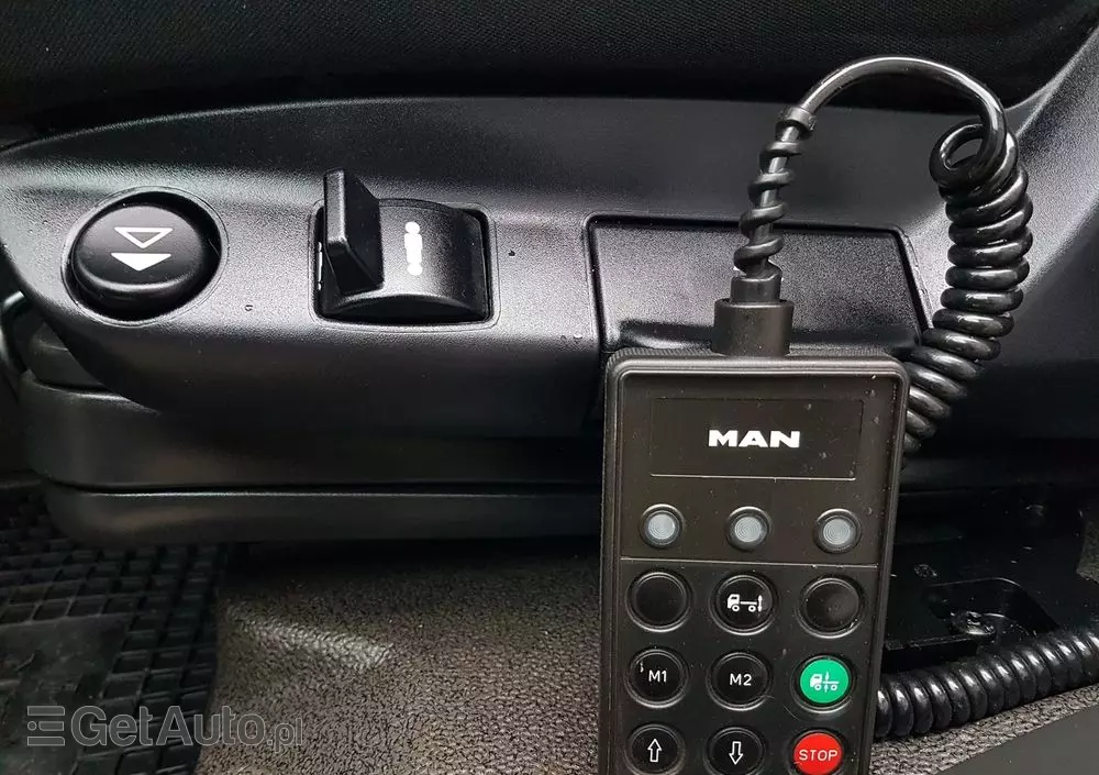MAN TGL 12.220 HAKOWIEC 4x2 KLIMA HAKOWIEC DO KONTENERÓW 