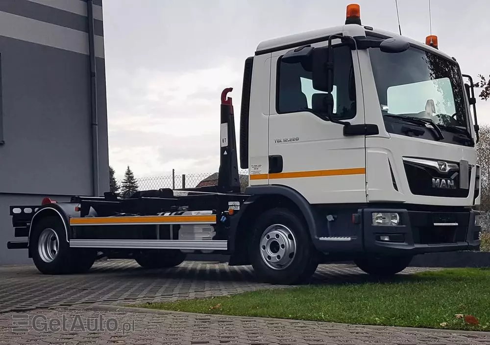 MAN TGL 12.220 HAKOWIEC 4x2 KLIMA HAKOWIEC DO KONTENERÓW 
