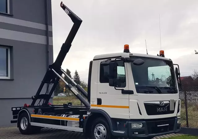 MAN TGL 12.220 HAKOWIEC 4x2 KLIMA HAKOWIEC DO KONTENERÓW 