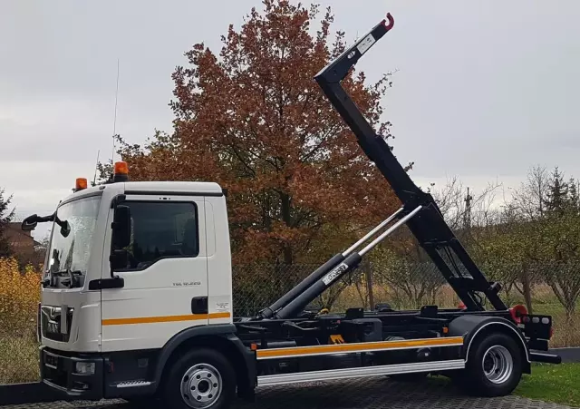 MAN TGL 12.220 HAKOWIEC 4x2 KLIMA HAKOWIEC DO KONTENERÓW 