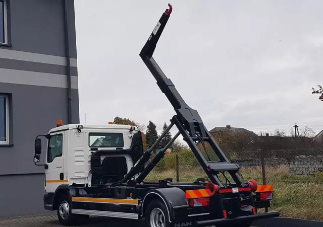 MAN TGL 12.220 HAKOWIEC 4x2 KLIMA HAKOWIEC DO KONTENERÓW 