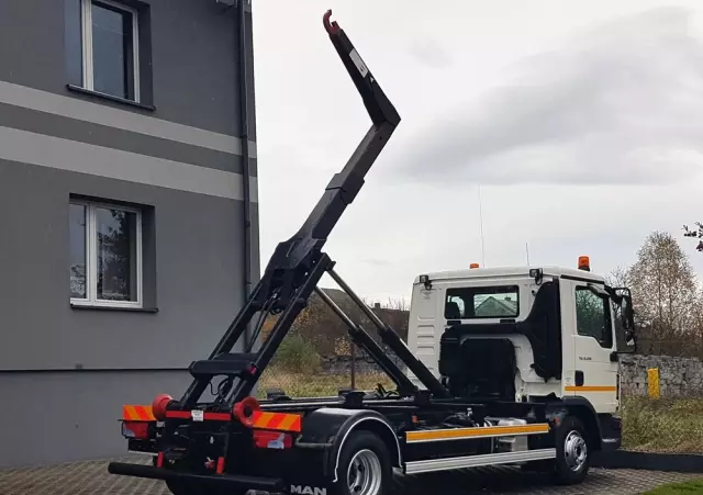 MAN TGL 12.220 HAKOWIEC 4x2 KLIMA HAKOWIEC DO KONTENERÓW 