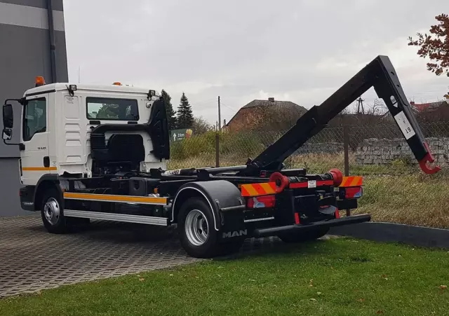 MAN TGL 12.220 HAKOWIEC 4x2 KLIMA HAKOWIEC DO KONTENERÓW 