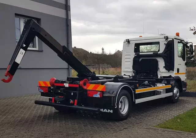 MAN TGL 12.220 HAKOWIEC 4x2 KLIMA HAKOWIEC DO KONTENERÓW 