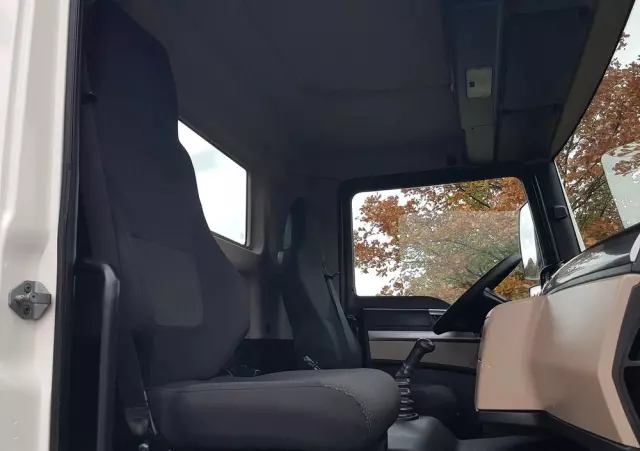 MAN TGL 12.220 HAKOWIEC 4x2 KLIMA HAKOWIEC DO KONTENERÓW 