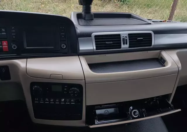 MAN TGL 12.220 HAKOWIEC 4x2 KLIMA HAKOWIEC DO KONTENERÓW 