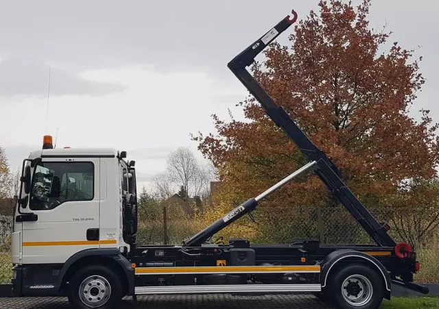 MAN TGL 12.220 HAKOWIEC 4x2 KLIMA HAKOWIEC DO KONTENERÓW 