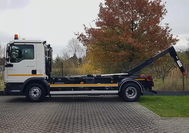 MAN TGL 12.220 HAKOWIEC 4x2 KLIMA HAKOWIEC DO KONTENERÓW 