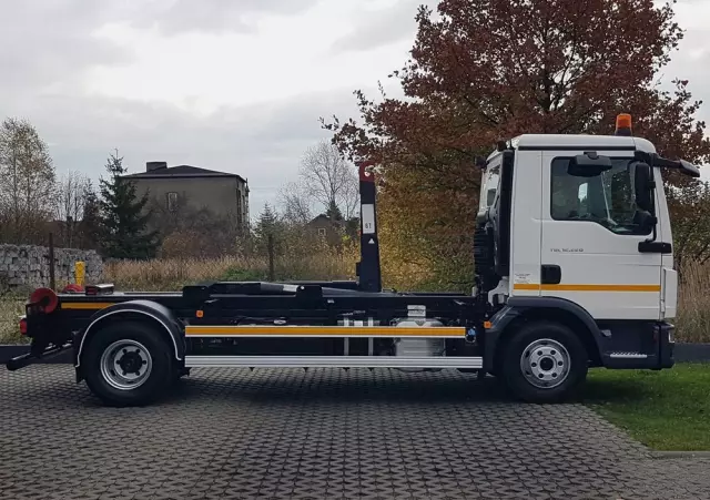 MAN TGL 12.220 HAKOWIEC 4x2 KLIMA HAKOWIEC DO KONTENERÓW 
