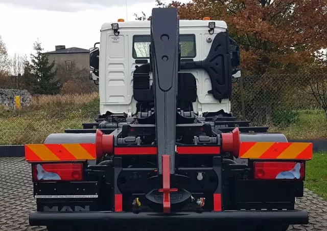 MAN TGL 12.220 HAKOWIEC 4x2 KLIMA HAKOWIEC DO KONTENERÓW 