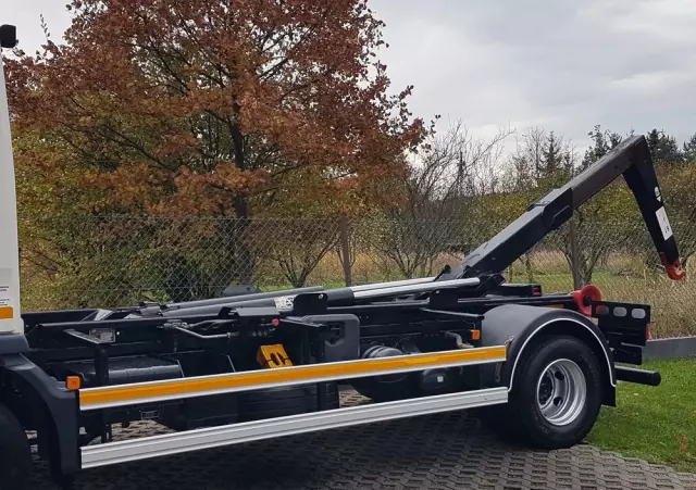 MAN TGL 12.220 HAKOWIEC 4x2 KLIMA HAKOWIEC DO KONTENERÓW 